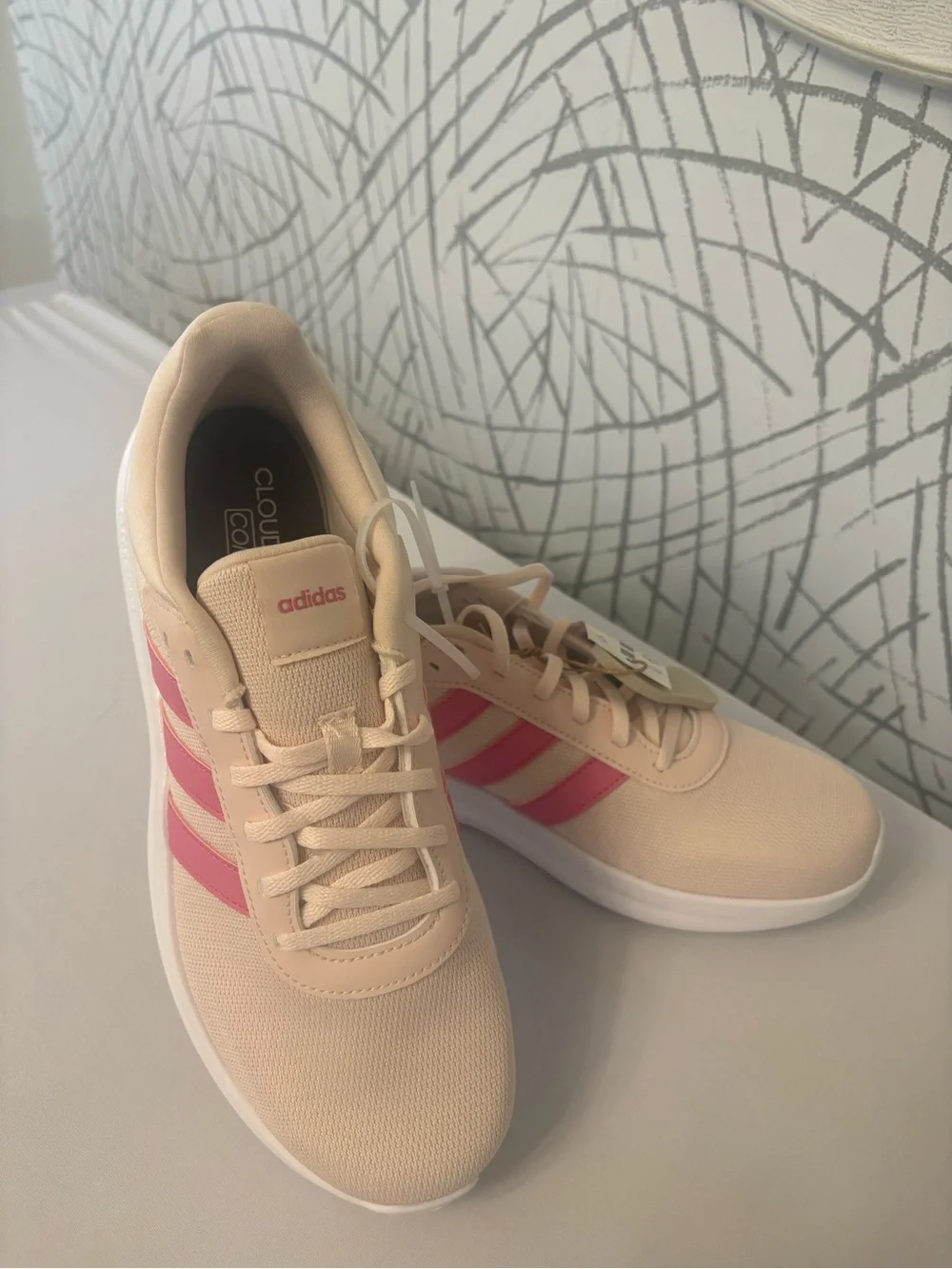 Adidas Lite Racer 4.0 sneakers  pink and a lightweight design. JR8539